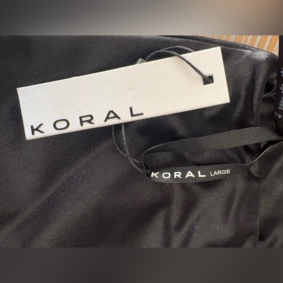 Koral Attract Infinity Workout Top NWT Size Large A56 - Picture 8 of 9